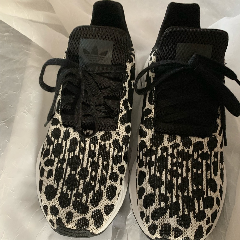 Adidas Swift Run Size 9